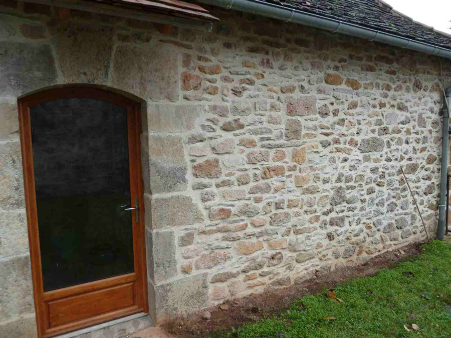 Joint à la chaux, façade en pierre Bonlier